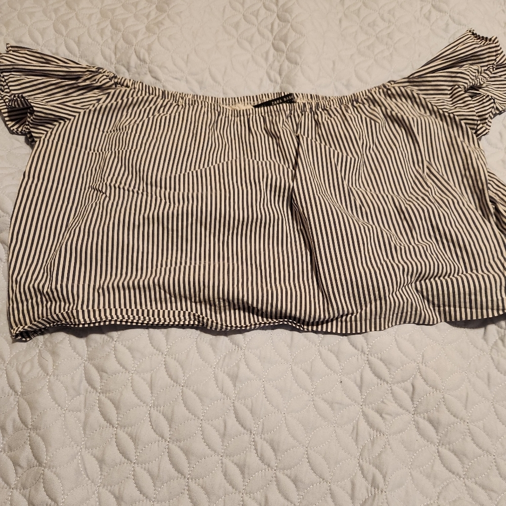 Zara Basic Collection Top Size Large - image 1